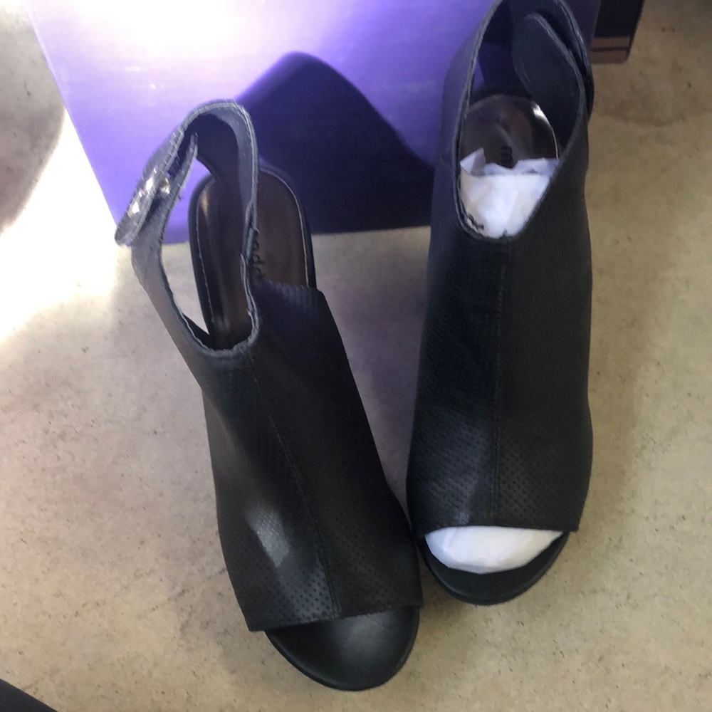 Brand new. Never worn.
